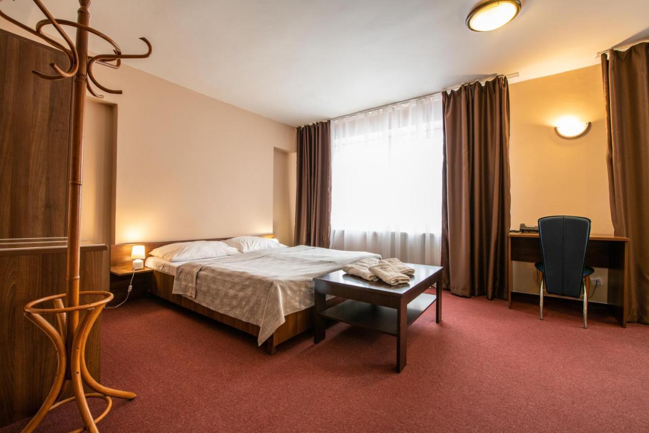 Grand Hotel Rooms Spisske Tomasovce Ngoại thất bức ảnh