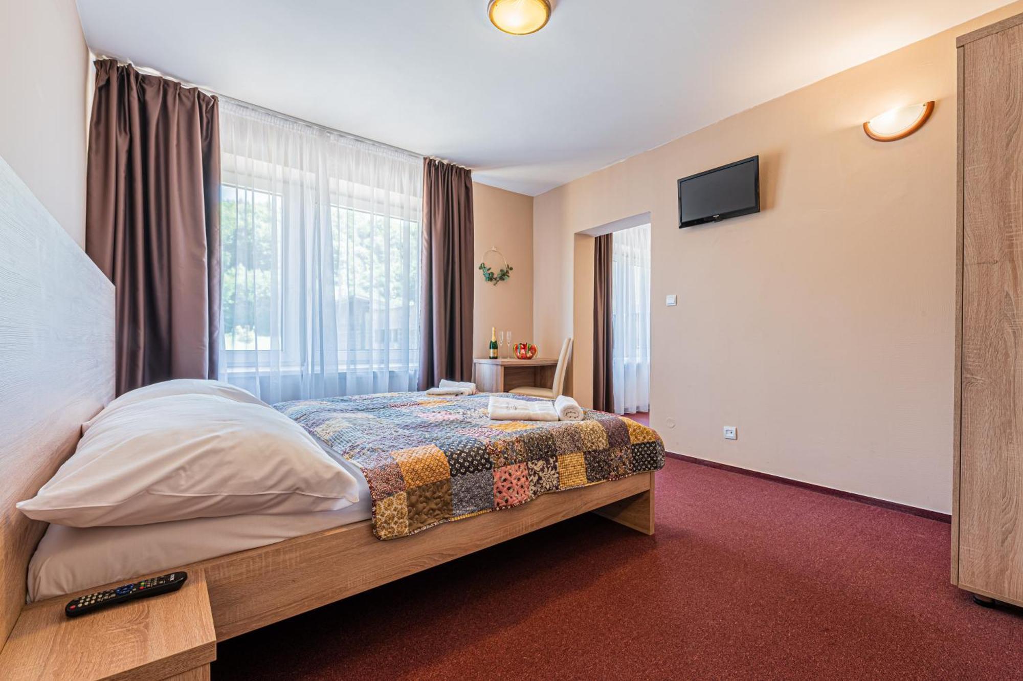 Grand Hotel Rooms Spisske Tomasovce Ngoại thất bức ảnh