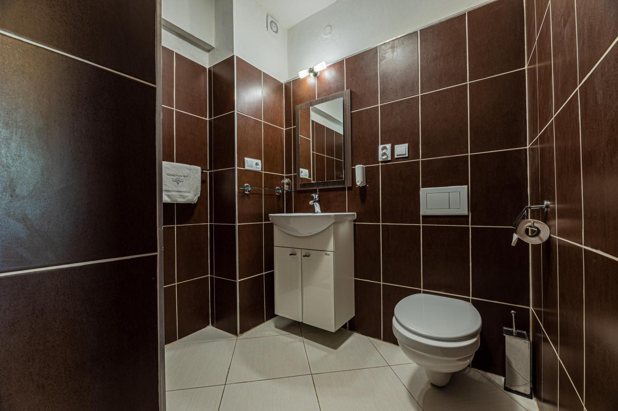 Grand Hotel Rooms Spisske Tomasovce Ngoại thất bức ảnh