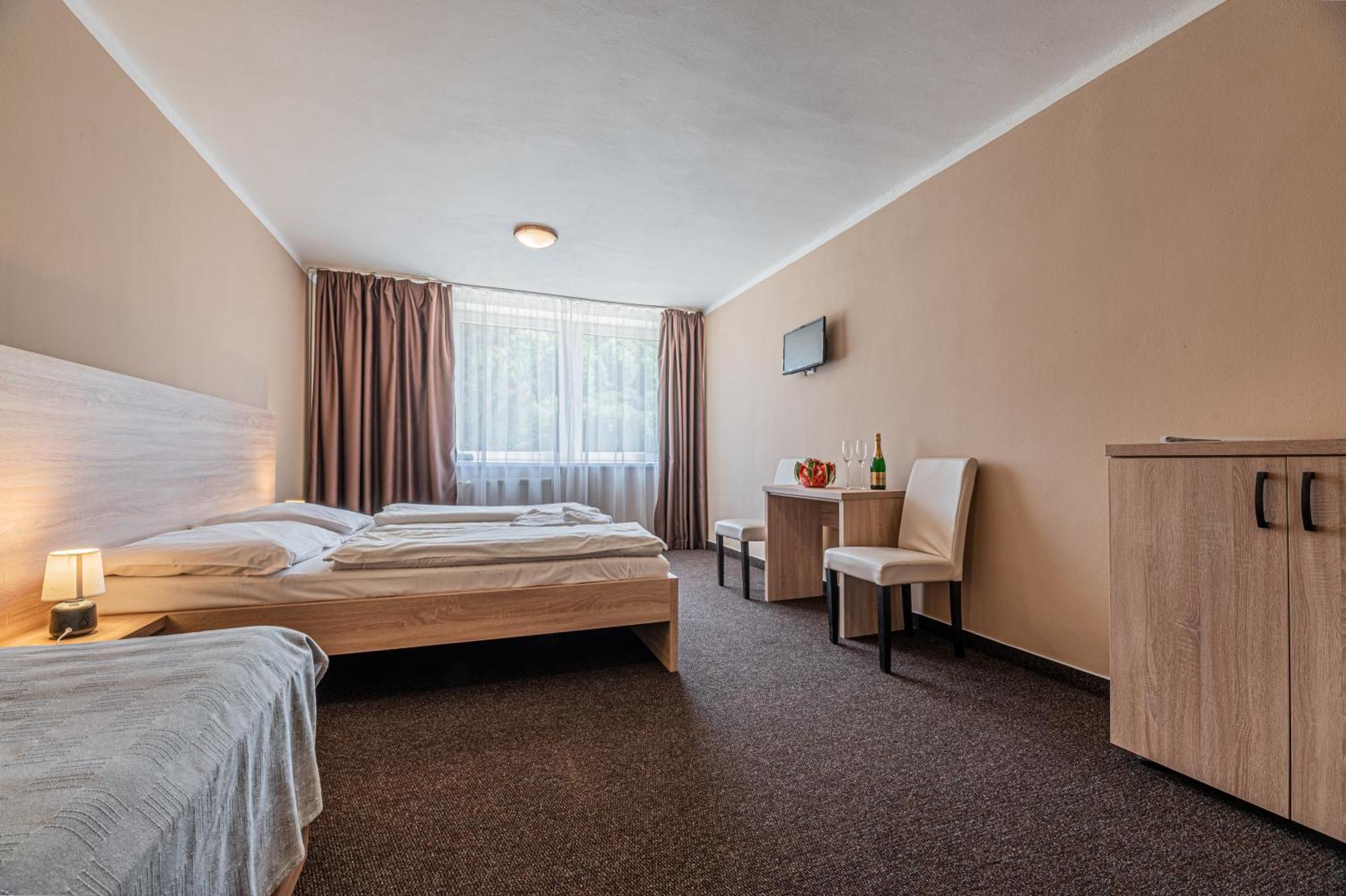 Grand Hotel Rooms Spisske Tomasovce Ngoại thất bức ảnh