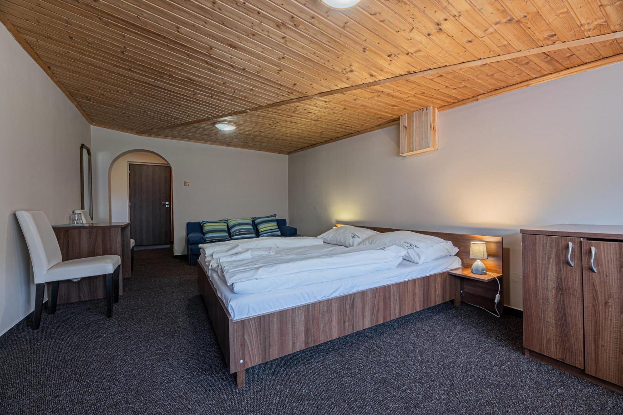 Grand Hotel Rooms Spisske Tomasovce Ngoại thất bức ảnh