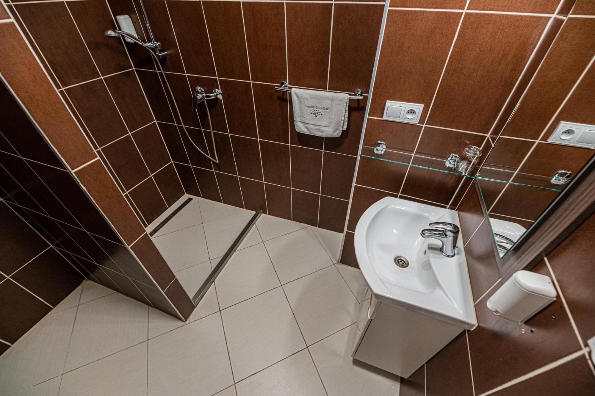 Grand Hotel Rooms Spisske Tomasovce Ngoại thất bức ảnh