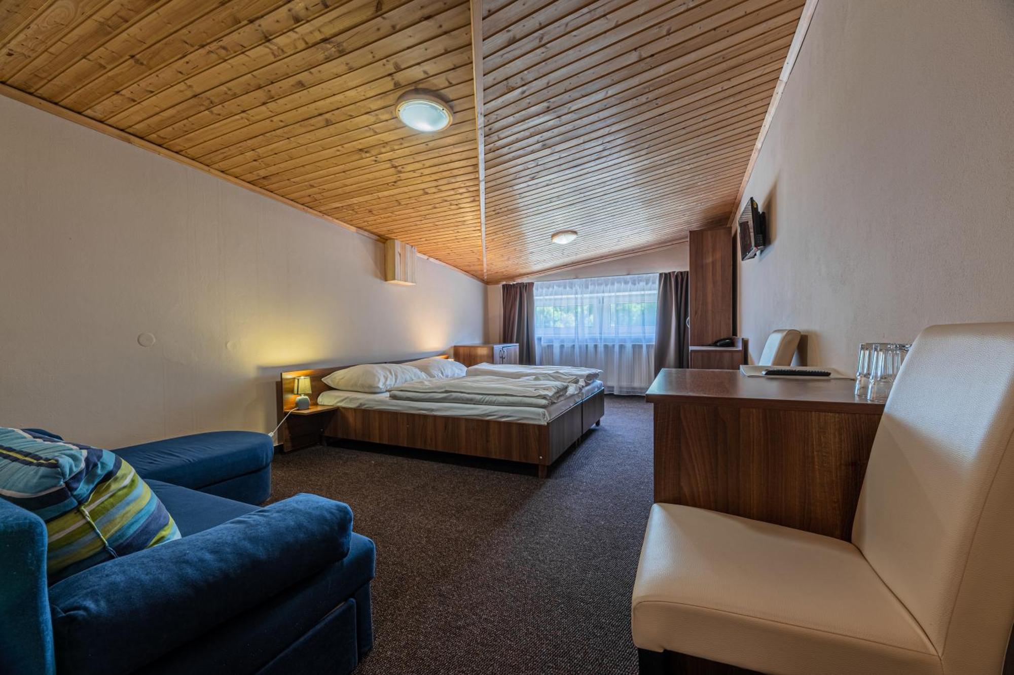 Grand Hotel Rooms Spisske Tomasovce Ngoại thất bức ảnh