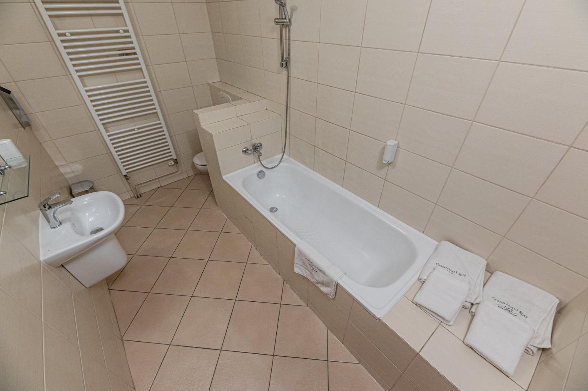 Grand Hotel Rooms Spisske Tomasovce Ngoại thất bức ảnh
